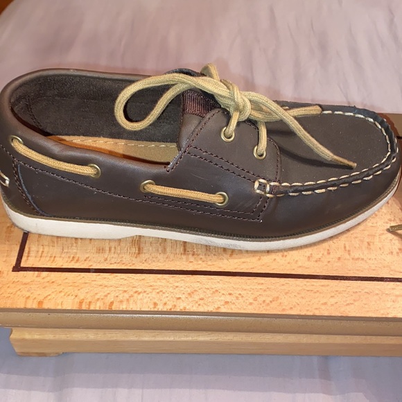 Little Boyd classic Boat Shoe! So sharp! Size 2 - Picture 3 of 5